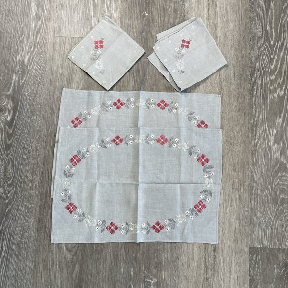 Vintage Hand Embroidered Floral Linen Placemats Napkins 4-pc Set Cottagecore - Picture 1 of 14